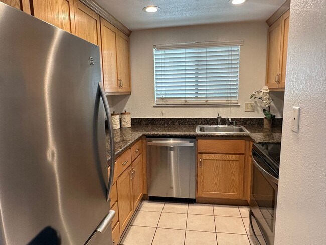 Foto del edificio - Must See This Remodeled 2 Bedroom, 1 Bathroom Condo in San Jose!