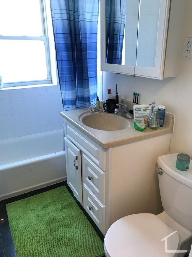 Foto del edificio - Great 1 Bed Available 4/15/26