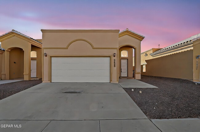 Foto del edificio - 3625 Grand Bahamas Dr