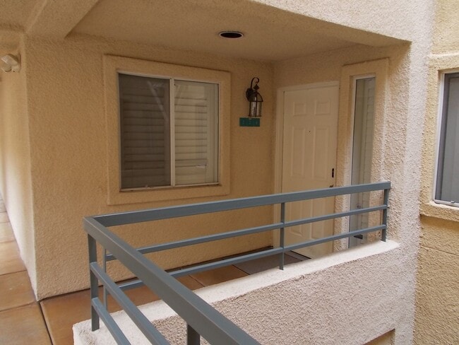 Building Photo - 260 E Flamingo Rd