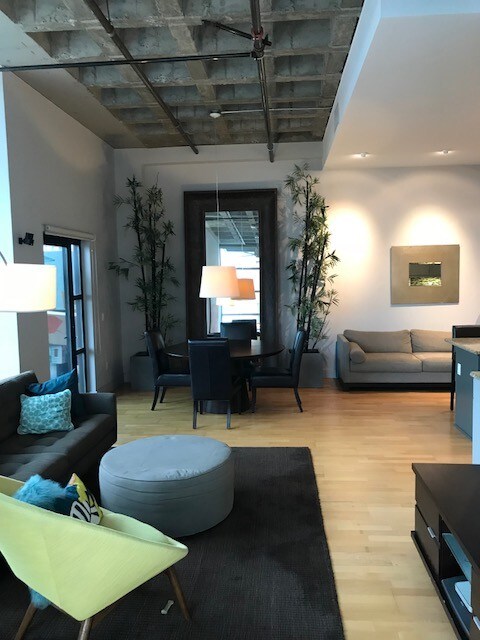 Dining Area - 3211 Fifth Ave