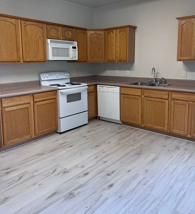 Building Photo - 35 Spicewood Rd