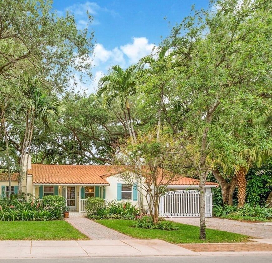 Foto principal - 1100 El Rado St
