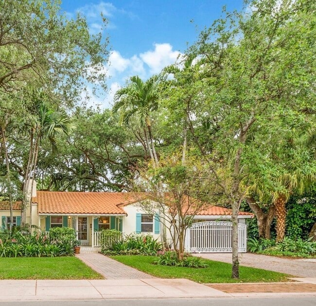 Building Photo - 1100 El Rado St