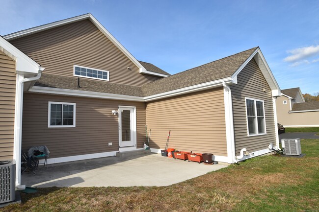 Building Photo - 501 Old Village Cir