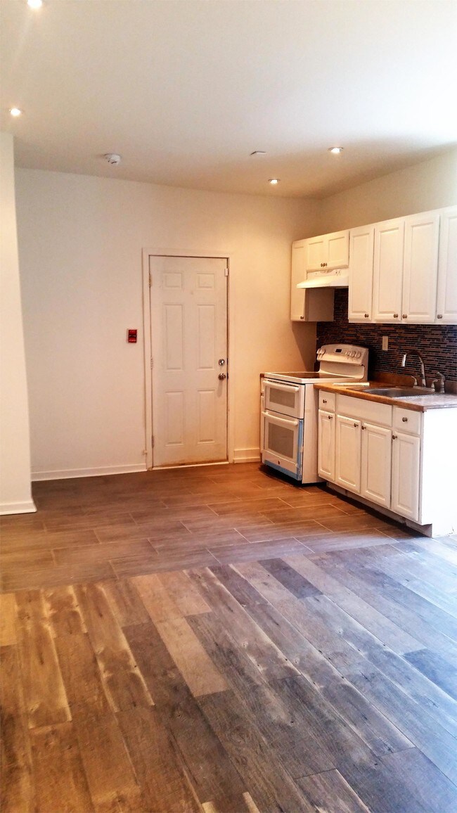 Building Photo - 5104 Parkside Ave