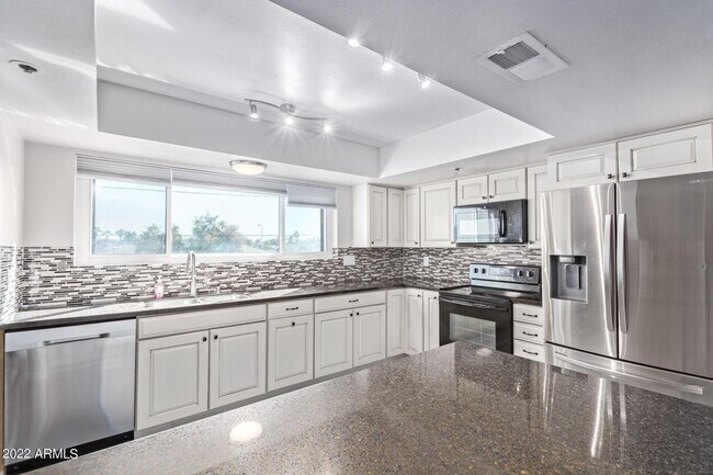 Photo - Charming 2 Bed 2 Bath Townhome near Downto...