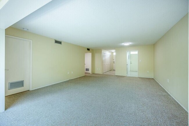 Foto del edificio - 700 Melrose Ave