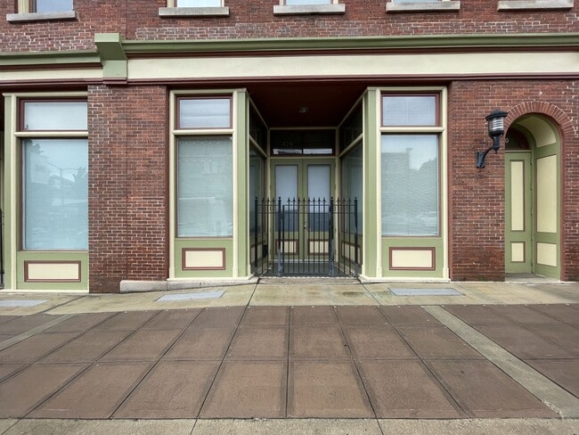 Building Photo - 478 Poplar St