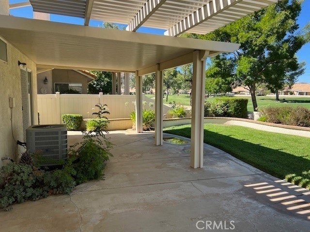 Building Photo - 1303 Fairway Oaks Ave