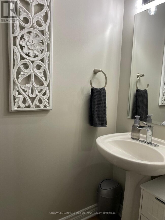 Building Photo - 33 St Alexi Walk