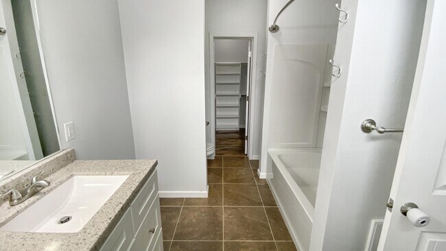 Foto del edificio - 1006 Cedar St