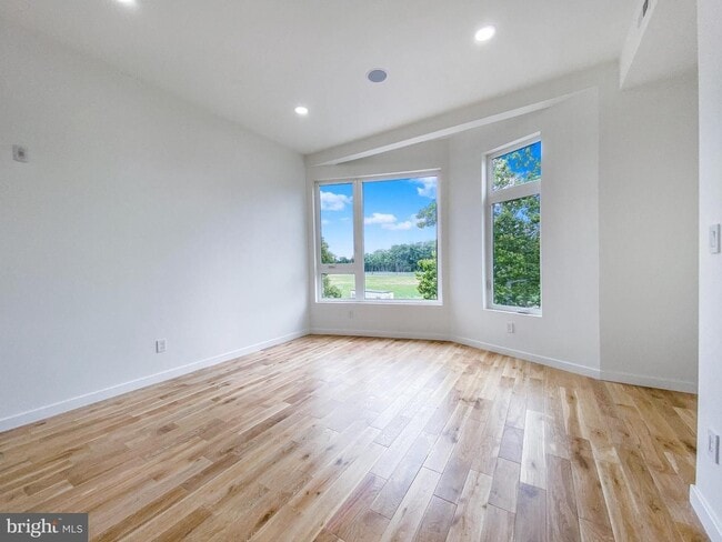 Photo - 1537 N 33rd St Apartment