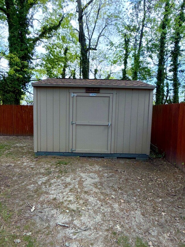 Foto del edificio - 4 Bed 1 Bath Home for Rent in Newport News!