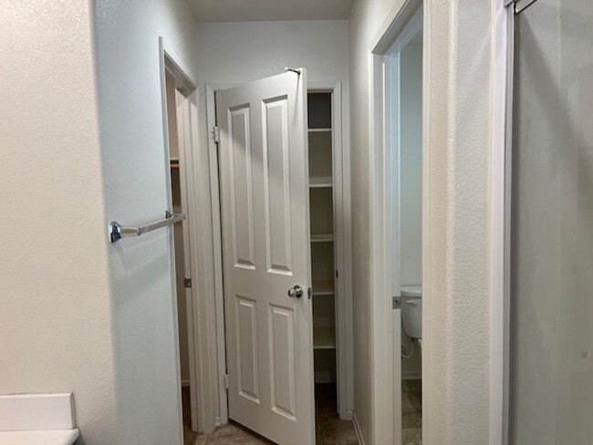 Foto del edificio - SINGLE STORY HOME 3 Bed 2 Bath
