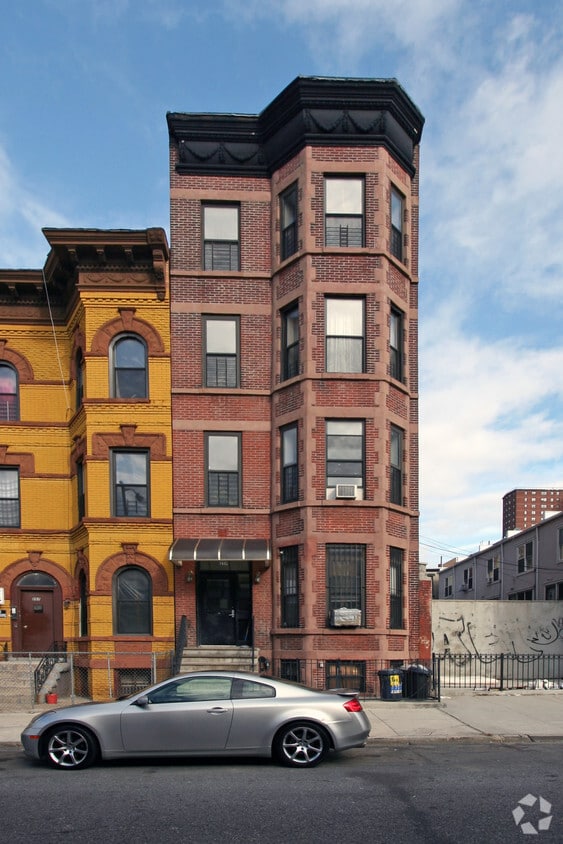Building Photo - 259 Hart St