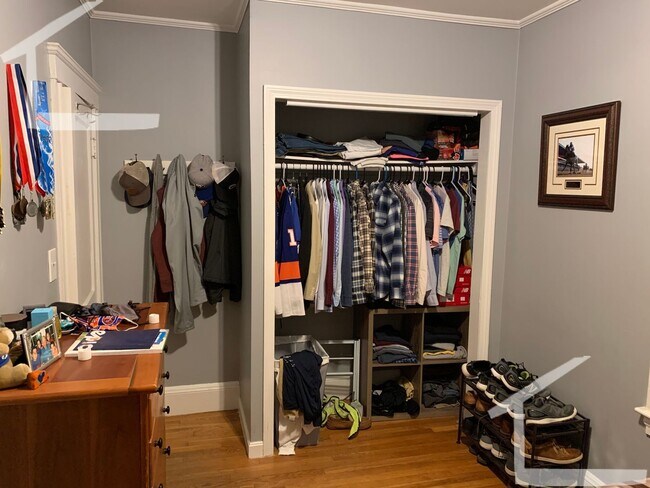 Building Photo - 1 bed with den in Watertown