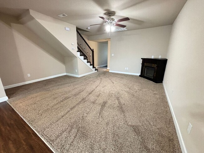 Foto del edificio - 2 bedroom, 2.5 bathroom Townhome in Raymor...