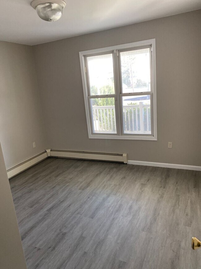Building Photo - 406-408 Railroad Ave
