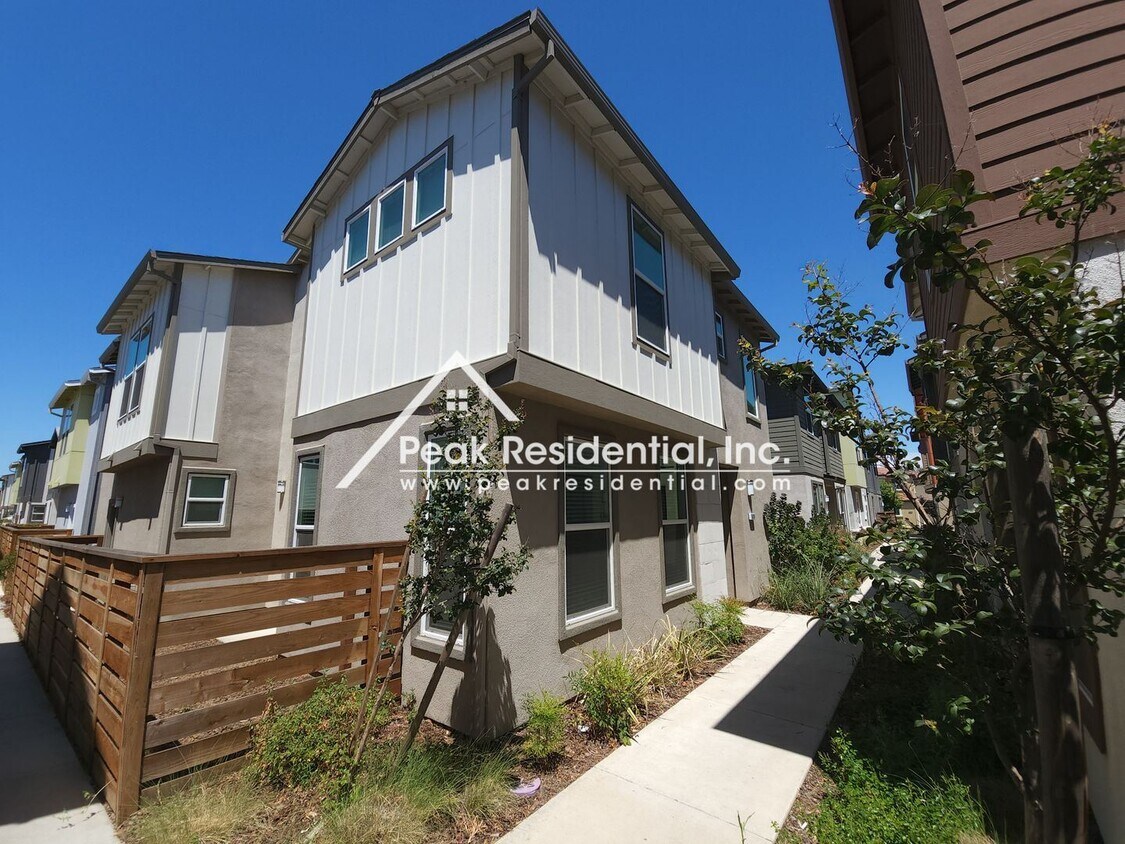 Primary Photo - 4 br, 2.5 bath House - 9998 Del Surf Lane