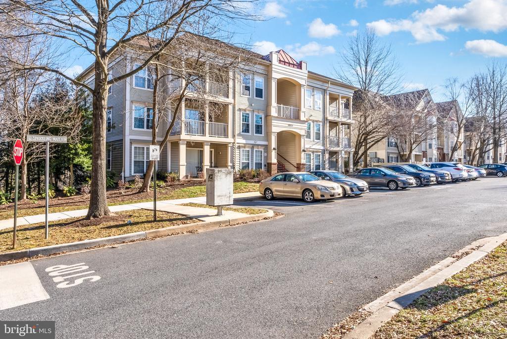 18825 Sparkling Water Dr Unit 1J, Germantown, MD 20874 Room for Rent