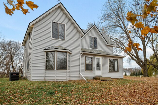 Foto del edificio - Beautiful Home on Acreage