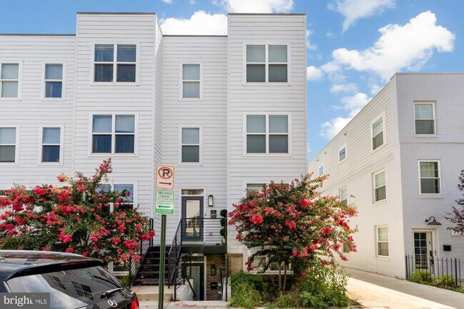 Foto del edificio - 719 18th St NE