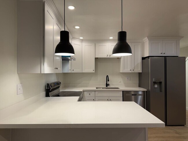 Foto del edificio - CLICK "REQUEST A TOUR" NOW!