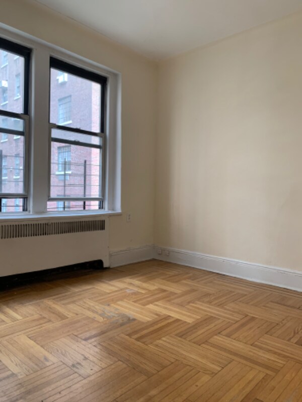 Foto del edificio - 529 E 85th St