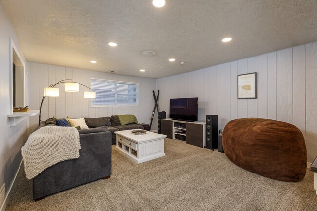 Foto del edificio - 1416 E Hollow Dale Dr