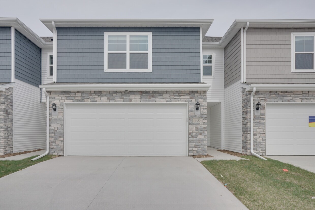 305 Juniper Dr, Waukee, IA 50263 Townhome Rentals in Waukee IA