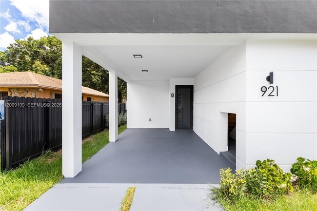 Building Photo - 921 NW 55th St