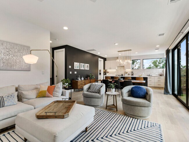 Foto del edificio - 3406 E 17th St