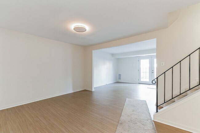 Building Photo - Welcome to this newly updated 2Bd/2.5Bth T...