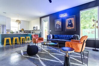 Building Photo - 52 Waller St