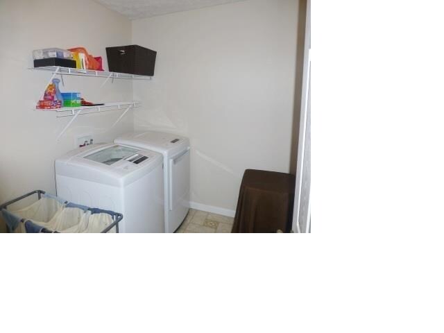 Building Photo - 1044 Onyx St