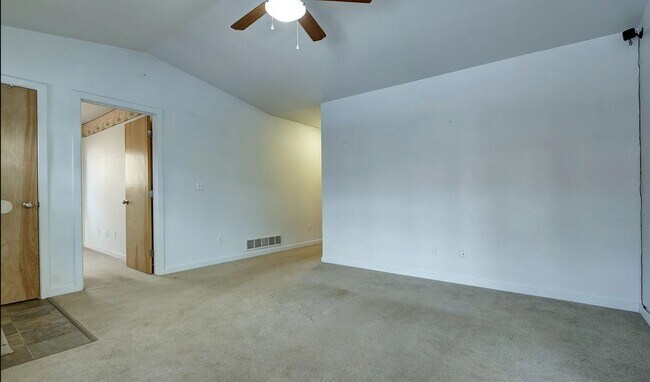 Building Photo - 335 N Bragaw St