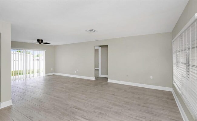 Building Photo - 105 Timberview Dr