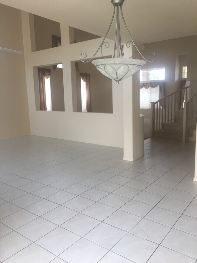 Building Photo - 10100 Cypress Glen