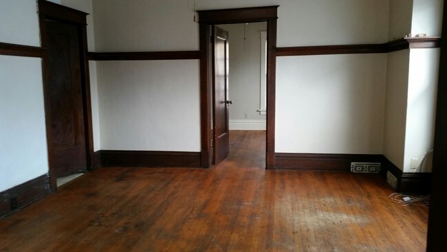 Building Photo - 1616 5th Ave SE