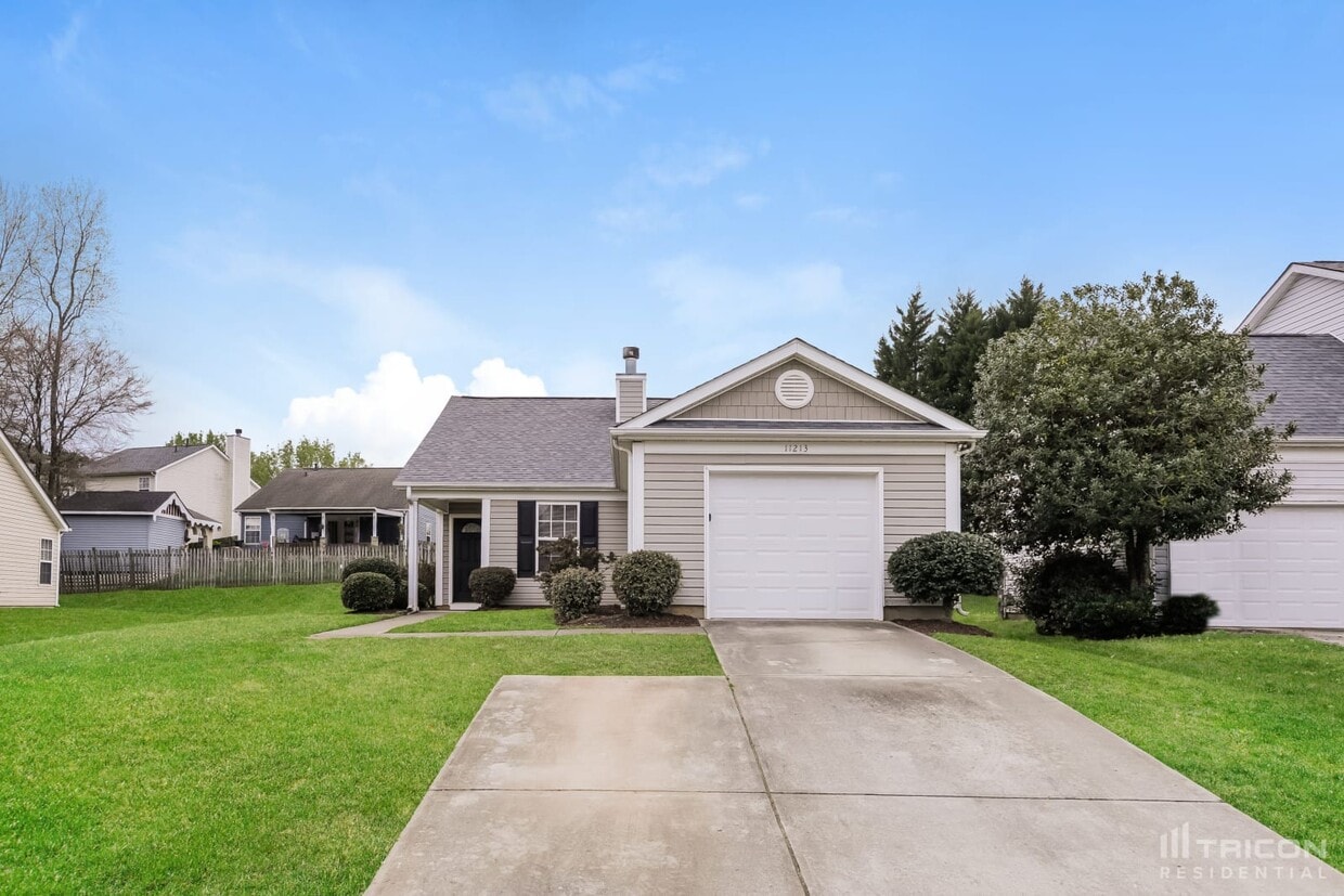 11213 Northwoods Forest Drive Charlotte NC House Rental in Charlotte