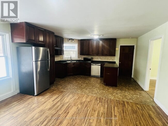 Building Photo - 1086 Lakeshore Rd