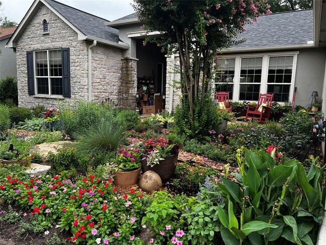 Building Photo - 235 Red Poppy Trail