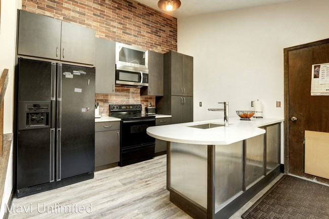 Building Photo - 34384 Pine Ridge Cir
