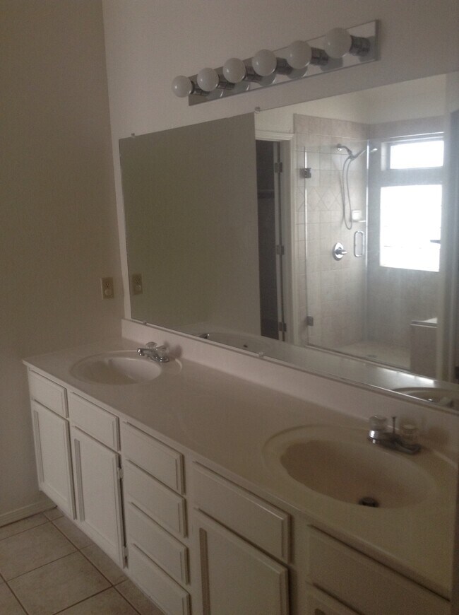 Foto del edificio - 12061 Meadow Gate Dr