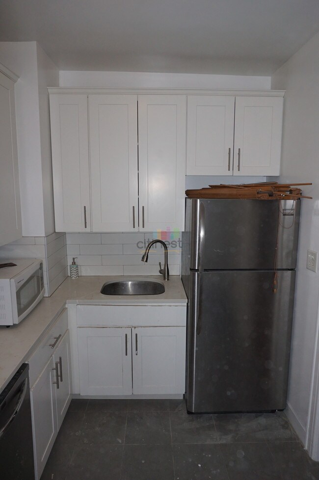 Building Photo - 314 7th St
