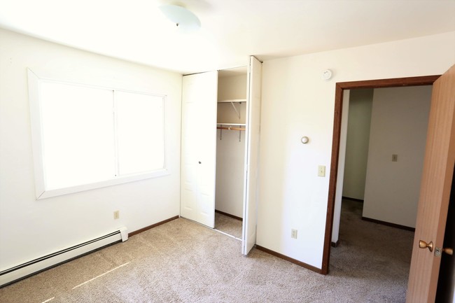 Building Photo - Markham Townhome Apartments