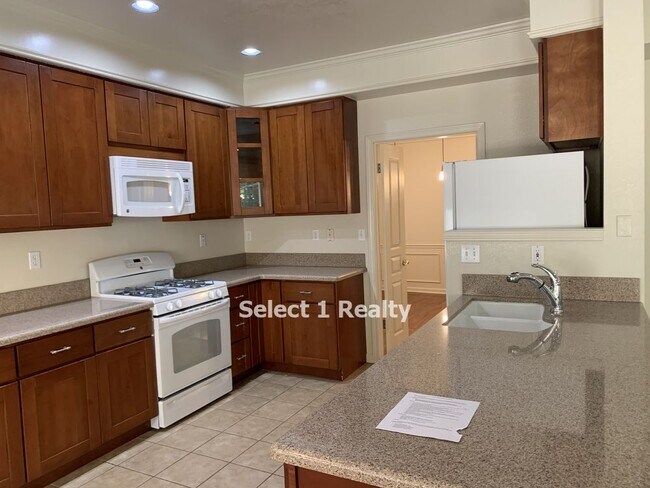 Building Photo - 4600 Golden Bear Dr