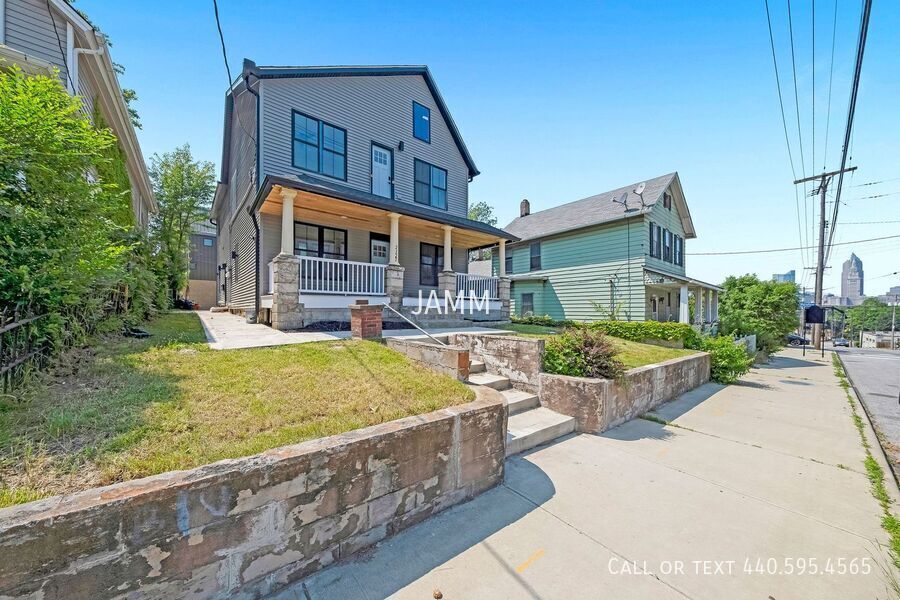 Primary Photo - 2322 Scranton Rd
