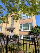 Building Photo - 5615 N Kimball Ave